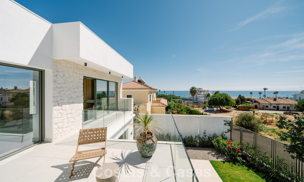 Move-in ready, new-build villa with contemporary architecture for sale with sea viewa and within walking distance of the beach in Estepona 786282