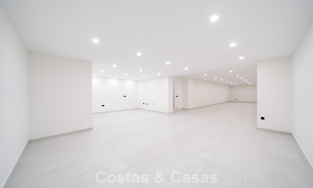 Move-in ready, new-build villa with contemporary architecture for sale with sea viewa and within walking distance of the beach in Estepona 786285