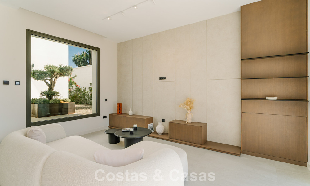 Move-in ready, new-build villa with contemporary architecture for sale with sea viewa and within walking distance of the beach in Estepona 786286