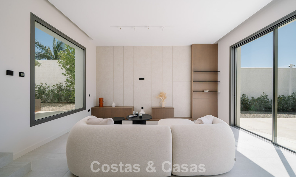 Move-in ready, new-build villa with contemporary architecture for sale with sea viewa and within walking distance of the beach in Estepona 786288