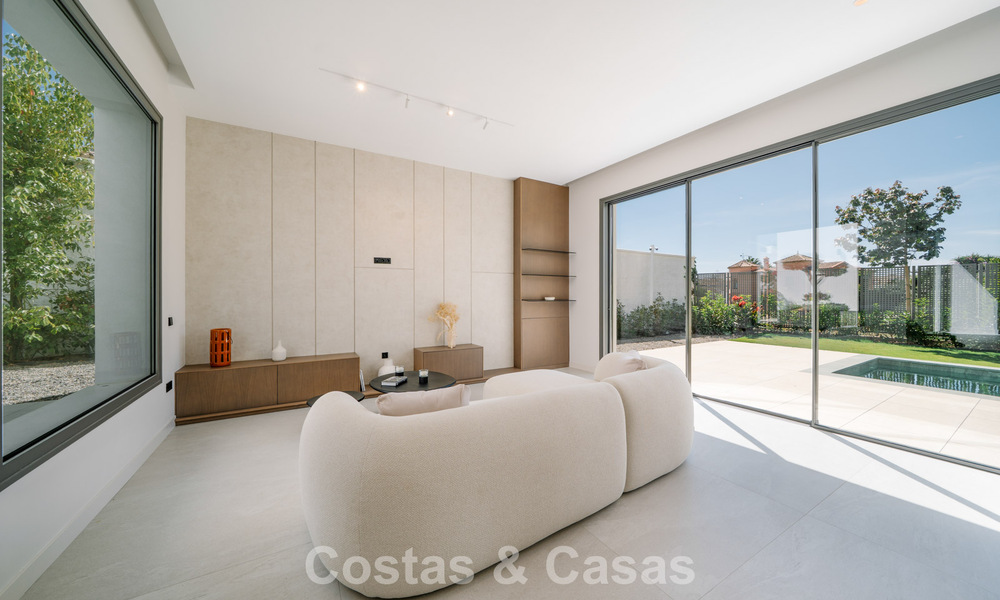 Move-in ready, new-build villa with contemporary architecture for sale with sea viewa and within walking distance of the beach in Estepona 786289