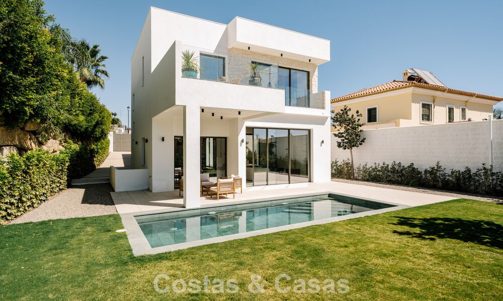 Move-in ready, new-build villa with contemporary architecture for sale with sea viewa and within walking distance of the beach in Estepona 786293
