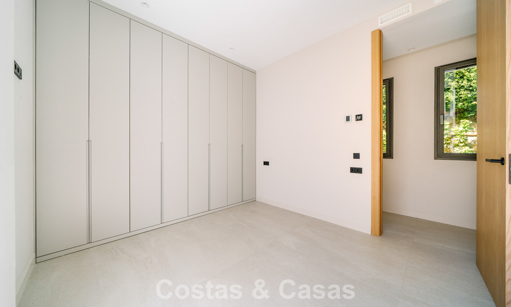 Move-in ready, new-build villa with contemporary architecture for sale with sea viewa and within walking distance of the beach in Estepona 786294