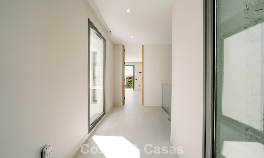 Move-in ready, new-build villa with contemporary architecture for sale with sea viewa and within walking distance of the beach in Estepona 786295