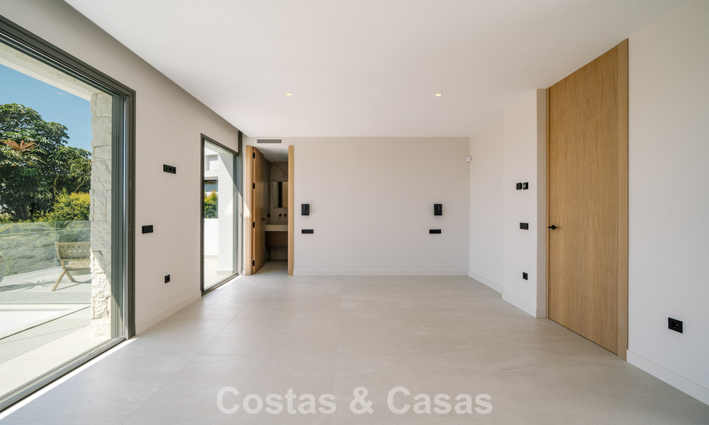 Move-in ready, new-build villa with contemporary architecture for sale with sea viewa and within walking distance of the beach in Estepona 786296