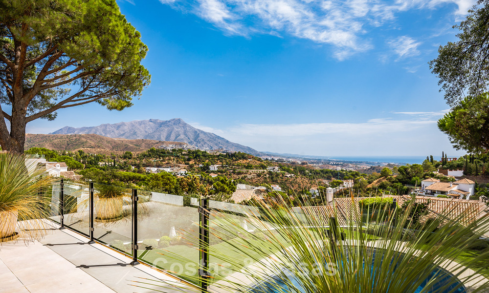 Spacious villa with sea views and a separate guest apartment for sale in El Madroñal in Benahavis - Marbella 786421