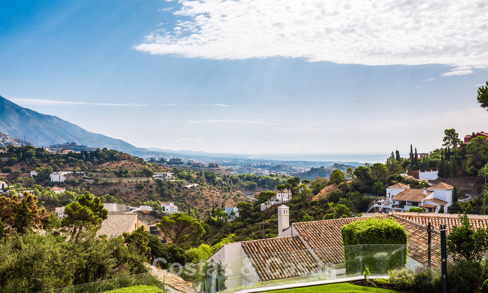 Spacious villa with sea views and a separate guest apartment for sale in El Madroñal in Benahavis - Marbella 786429