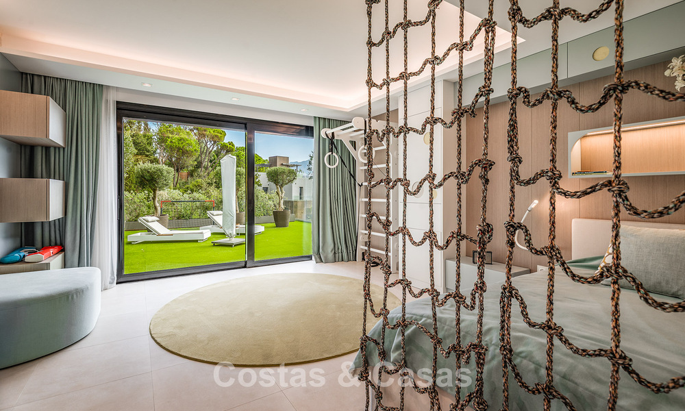 Spacious villa with sea views and a separate guest apartment for sale in El Madroñal in Benahavis - Marbella 786435