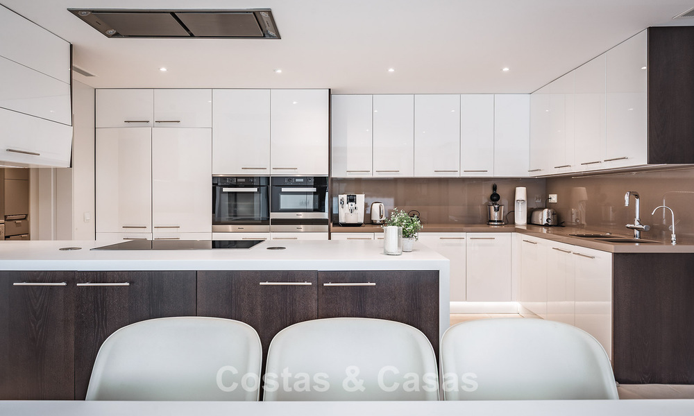 Spacious villa with sea views and a separate guest apartment for sale in El Madroñal in Benahavis - Marbella 786444