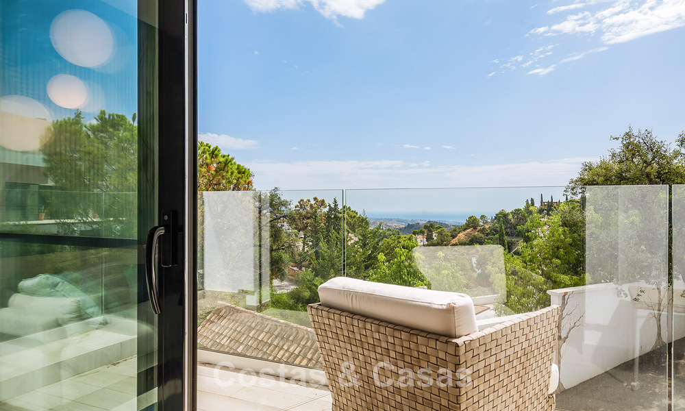Spacious villa with sea views and a separate guest apartment for sale in El Madroñal in Benahavis - Marbella 786455