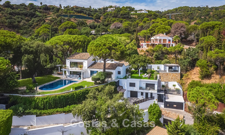 Spacious villa with sea views and a separate guest apartment for sale in El Madroñal in Benahavis - Marbella 786464