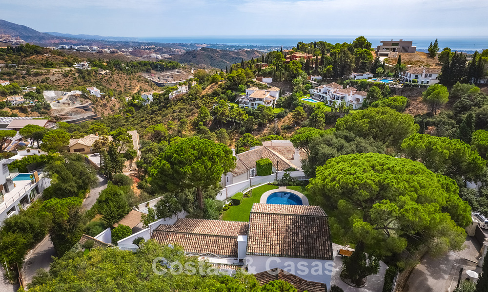 Spacious villa with sea views and a separate guest apartment for sale in El Madroñal in Benahavis - Marbella 786467