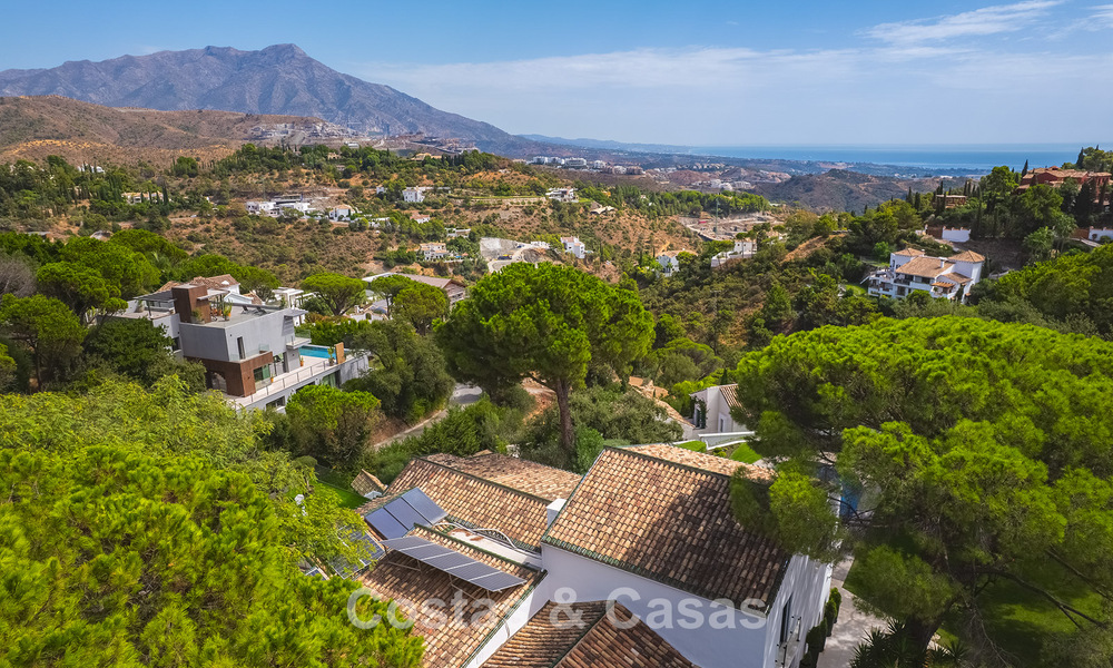 Spacious villa with sea views and a separate guest apartment for sale in El Madroñal in Benahavis - Marbella 786468