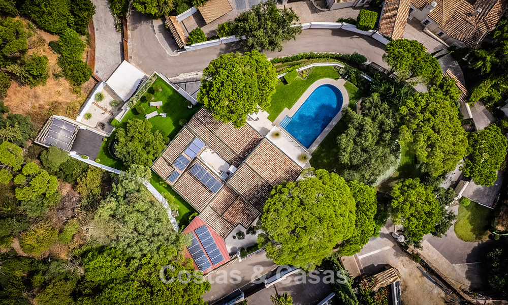 Spacious villa with sea views and a separate guest apartment for sale in El Madroñal in Benahavis - Marbella 786469