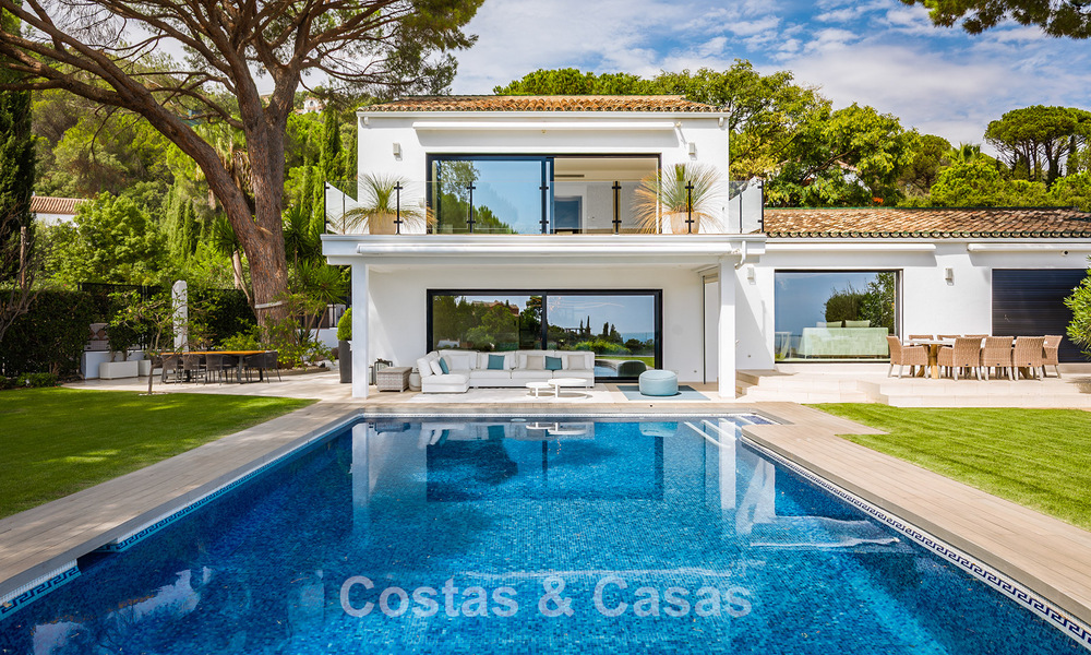 Spacious villa with sea views and a separate guest apartment for sale in El Madroñal in Benahavis - Marbella 786472