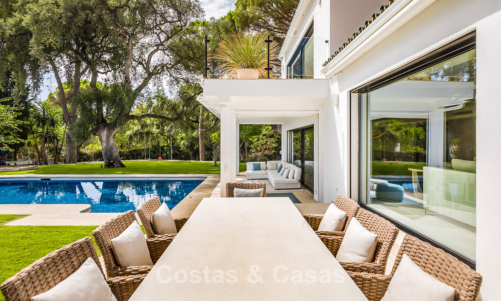 Spacious villa with sea views and a separate guest apartment for sale in El Madroñal in Benahavis - Marbella 786475