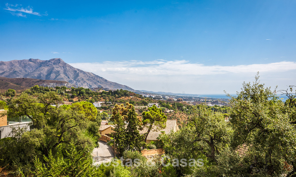 Spacious villa with sea views and a separate guest apartment for sale in El Madroñal in Benahavis - Marbella 786477