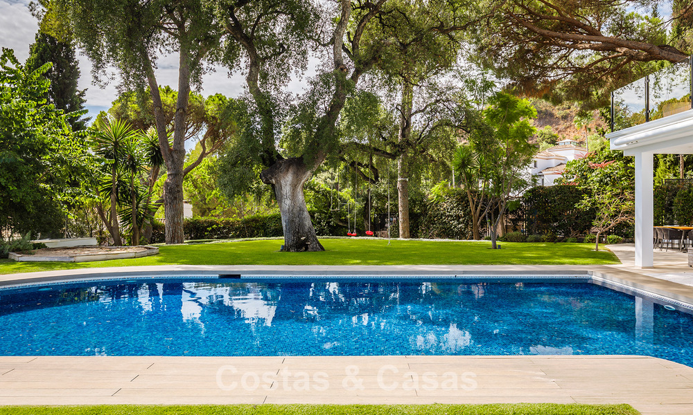 Spacious villa with sea views and a separate guest apartment for sale in El Madroñal in Benahavis - Marbella 786478