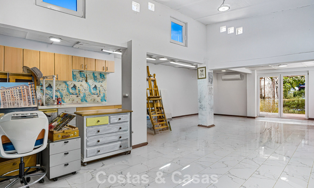 Unique, spacious single-story house with many possibilities, centrally located in Marbella town 786528