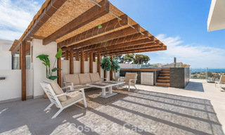 Move-in ready, modernist duplex penthouse with sea views for sale in Marbella East 786484 