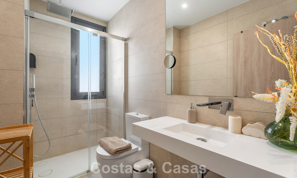 Move-in ready, modernist duplex penthouse with sea views for sale in Marbella East 786489