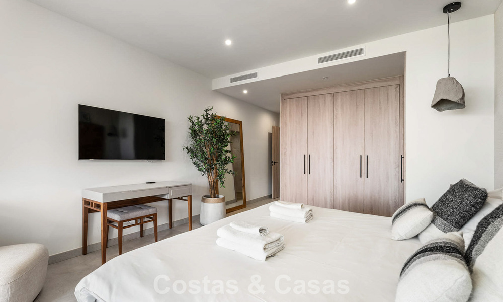 Move-in ready, modernist duplex penthouse with sea views for sale in Marbella East 786498