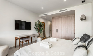 Move-in ready, modernist duplex penthouse with sea views for sale in Marbella East 786498 