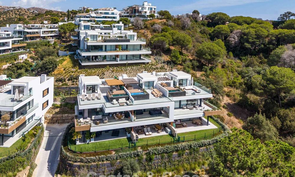 Move-in ready, modernist duplex penthouse with sea views for sale in Marbella East 786500