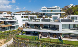Move-in ready, modernist duplex penthouse with sea views for sale in Marbella East 786503 