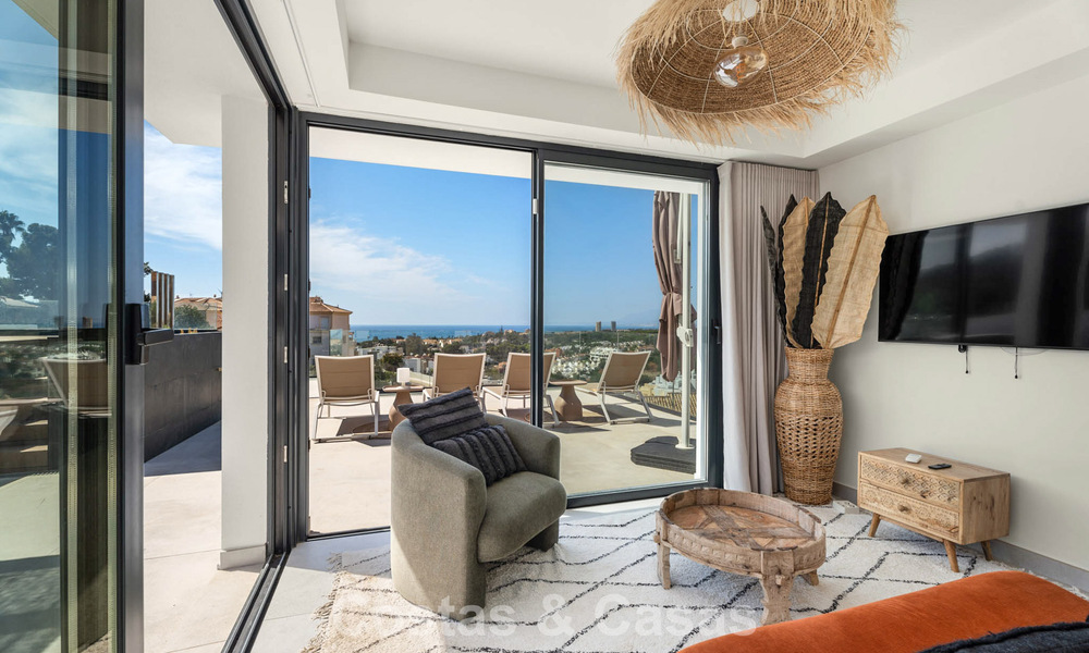 Move-in ready, modernist duplex penthouse with sea views for sale in Marbella East 786507