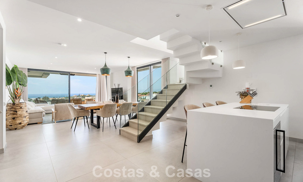 Move-in ready, modernist duplex penthouse with sea views for sale in Marbella East 786508