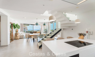Move-in ready, modernist duplex penthouse with sea views for sale in Marbella East 786509 
