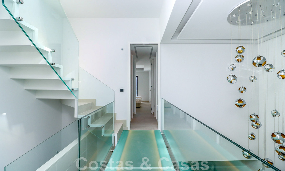 Move-in ready, modernist terraced house with frontal sea views for sale just a few minutes' walk from Estepona town center 786300