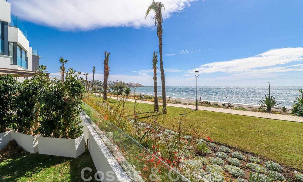 Move-in ready, modernist terraced house with frontal sea views for sale just a few minutes' walk from Estepona town center 786303