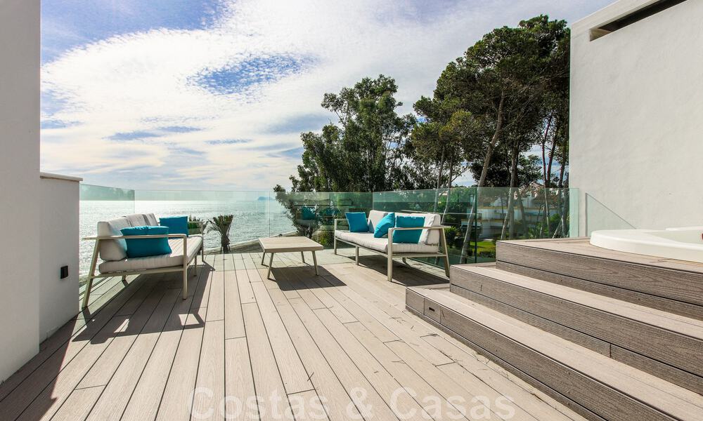 Move-in ready, modernist terraced house with frontal sea views for sale just a few minutes' walk from Estepona town center 786307
