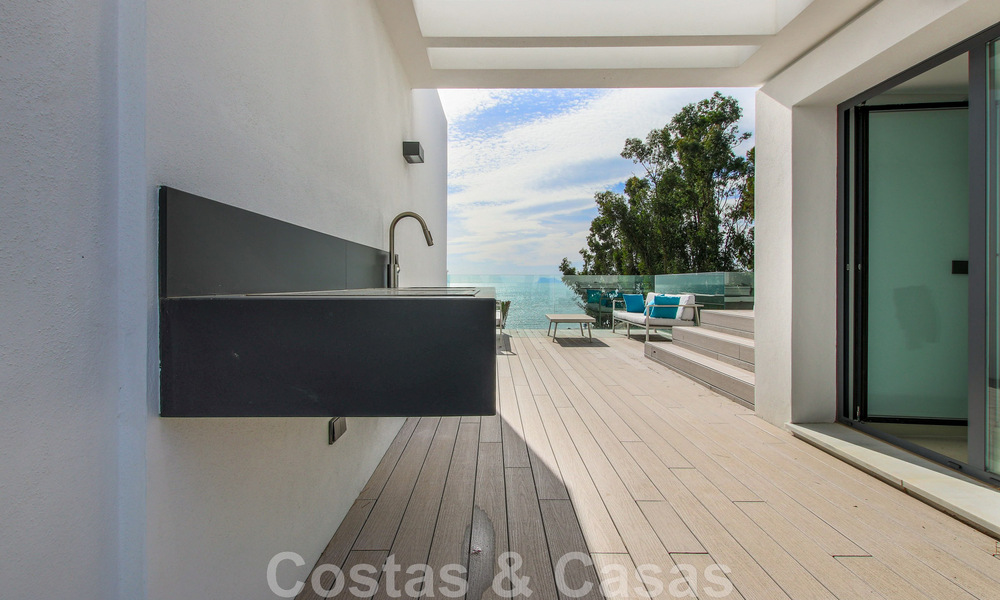 Move-in ready, modernist terraced house with frontal sea views for sale just a few minutes' walk from Estepona town center 786313