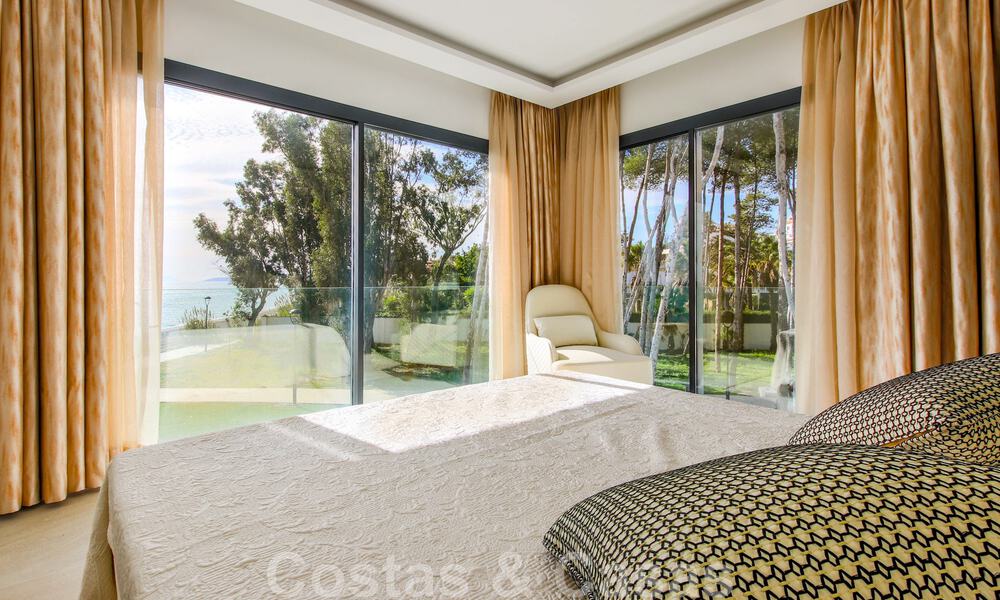 Move-in ready, modernist terraced house with frontal sea views for sale just a few minutes' walk from Estepona town center 786317