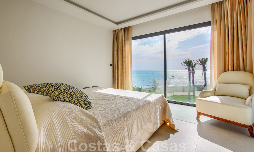 Move-in ready, modernist terraced house with frontal sea views for sale just a few minutes' walk from Estepona town center 786318