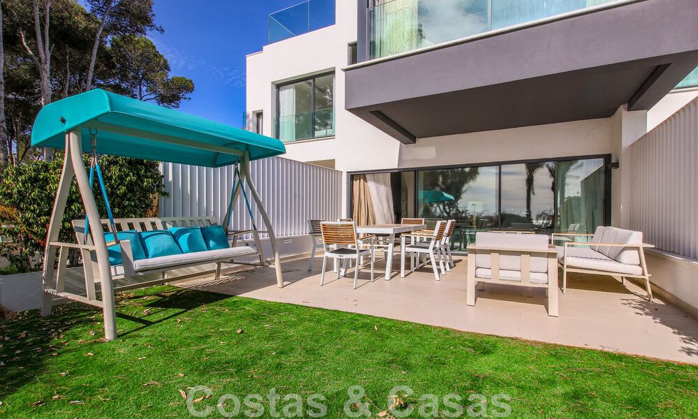 Move-in ready, modernist terraced house with frontal sea views for sale just a few minutes' walk from Estepona town center 786324