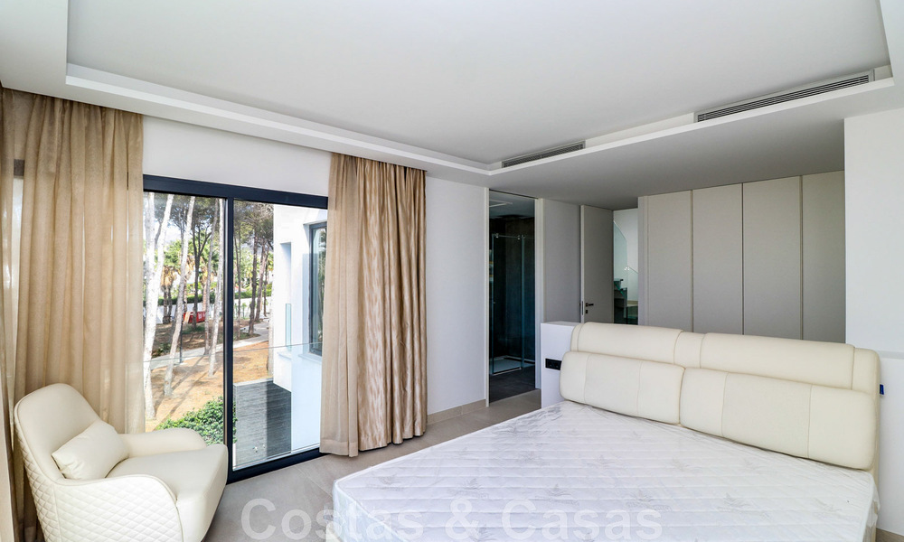 Move-in ready, modernist terraced house with frontal sea views for sale just a few minutes' walk from Estepona town center 786329