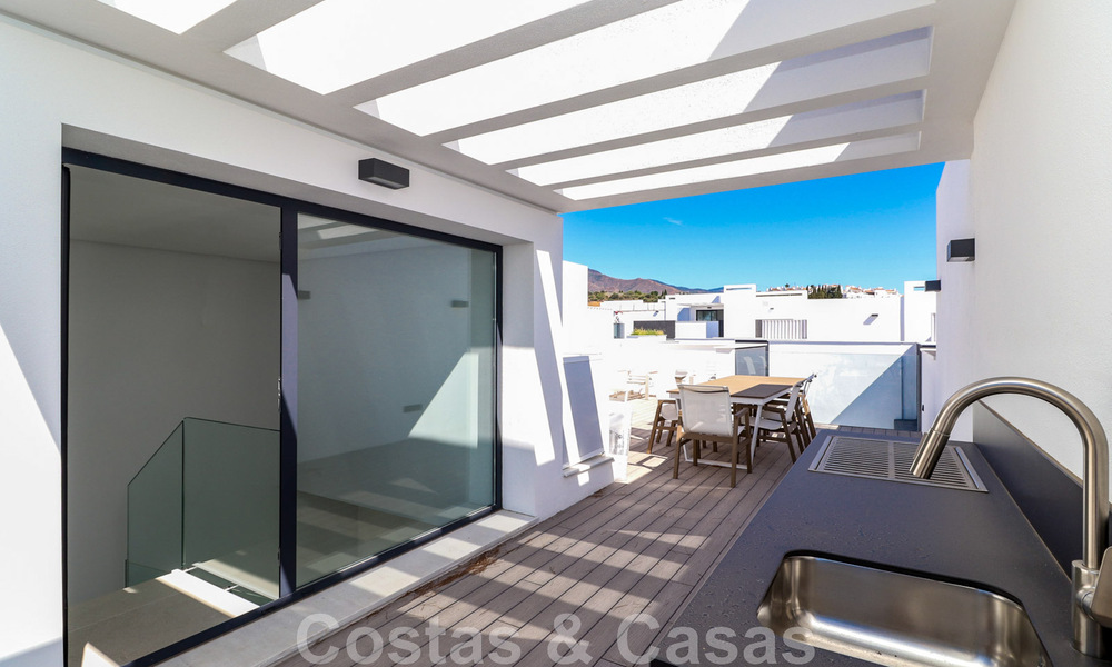 Move-in ready, modernist terraced house with frontal sea views for sale just a few minutes' walk from Estepona town center 786338