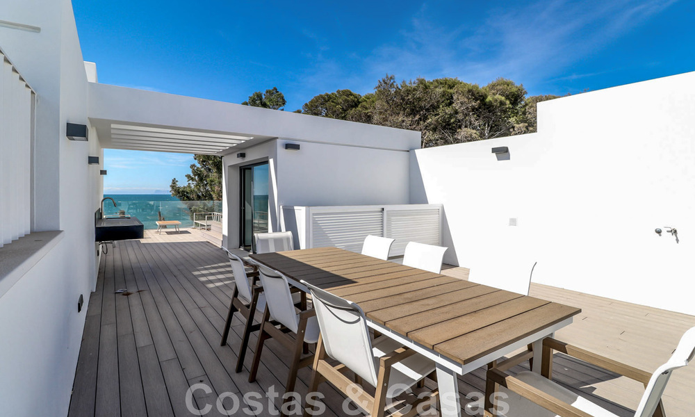 Move-in ready, modernist terraced house with frontal sea views for sale just a few minutes' walk from Estepona town center 786339