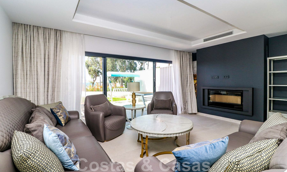 Move-in ready, modernist terraced house with frontal sea views for sale just a few minutes' walk from Estepona town center 786344