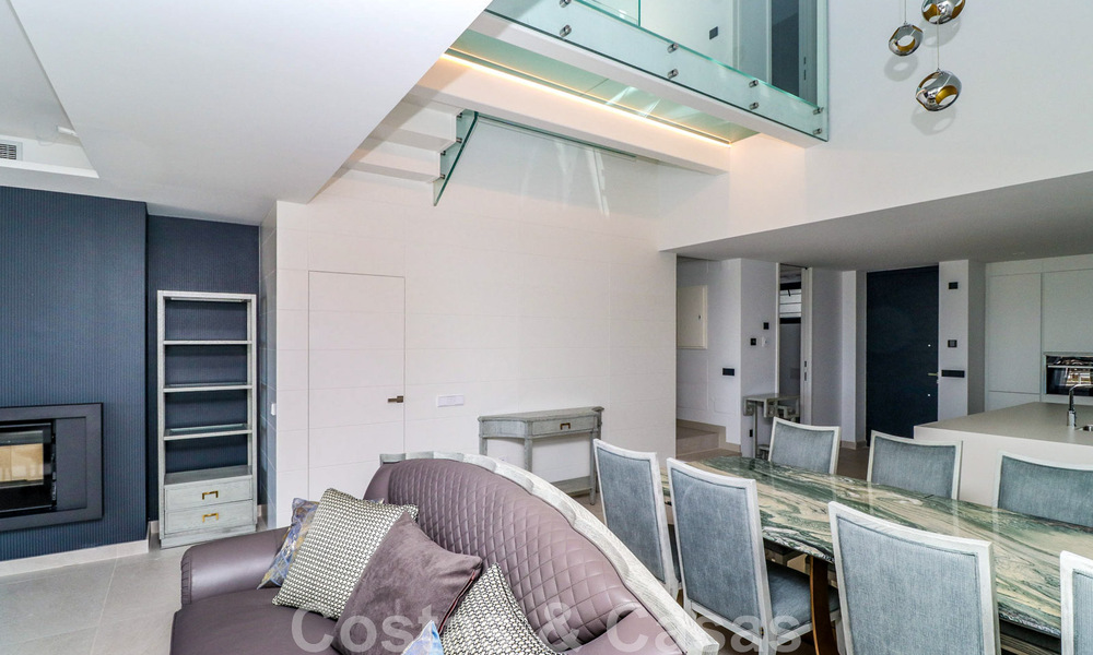 Move-in ready, modernist terraced house with frontal sea views for sale just a few minutes' walk from Estepona town center 786345