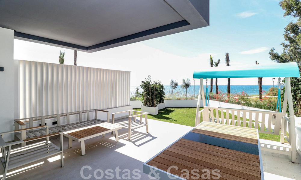 Move-in ready, modernist terraced house with frontal sea views for sale just a few minutes' walk from Estepona town center 786349