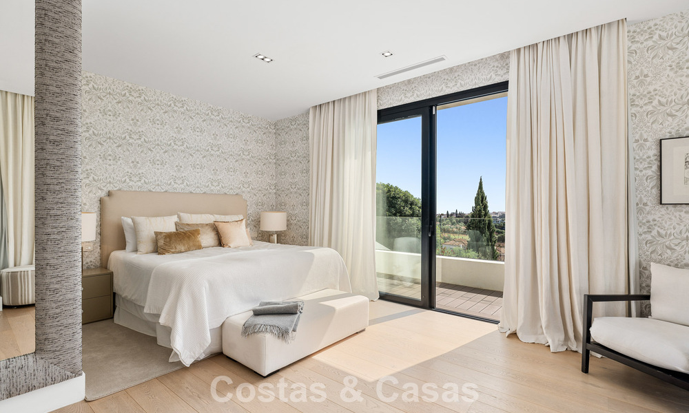 Modernized family villa for sale in a desirable golf setting in Nueva Andalucia, Marbella 786805