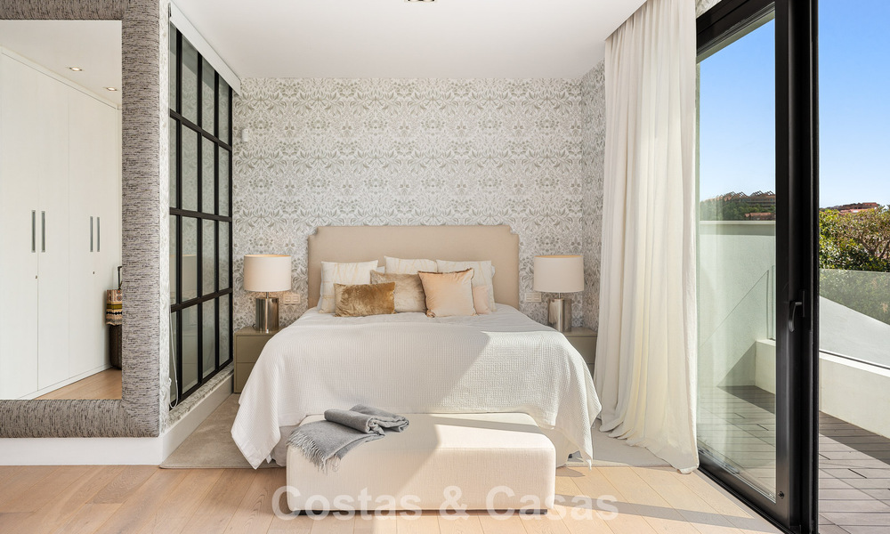 Modernized family villa for sale in a desirable golf setting in Nueva Andalucia, Marbella 786807
