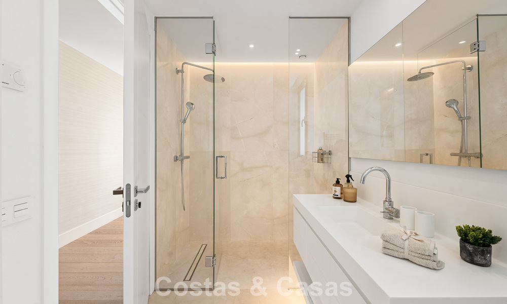 Modernized family villa for sale in a desirable golf setting in Nueva Andalucia, Marbella 786809