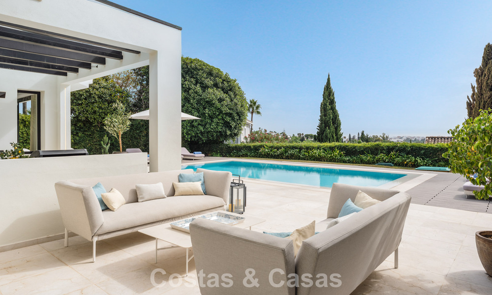 Modernized family villa for sale in a desirable golf setting in Nueva Andalucia, Marbella 786826