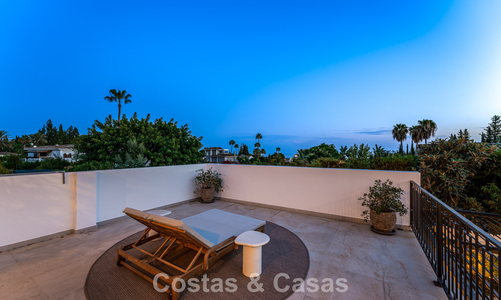Luxuriously renovated villa with sea views for sale on Marbella's Golden Mile 786882